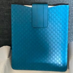 NWT GUCCI blue leather GG logo iPad tablet sleeve rare and unique Velcro closure